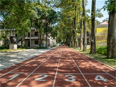 群贤世青研究院跑道